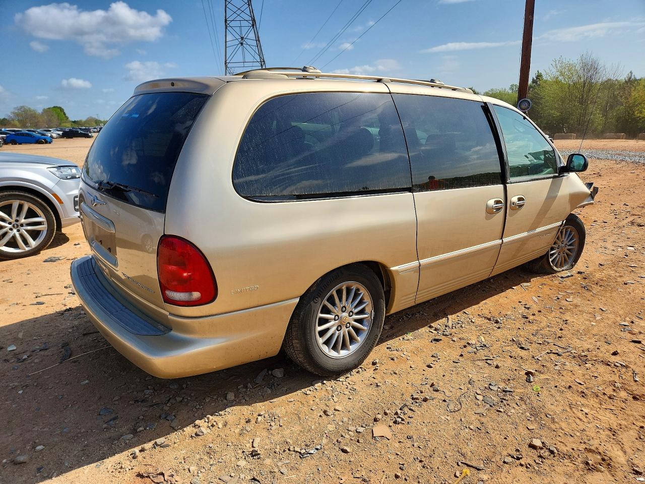 CHRYSLER TOWN & COUNTRY 2000 — 4