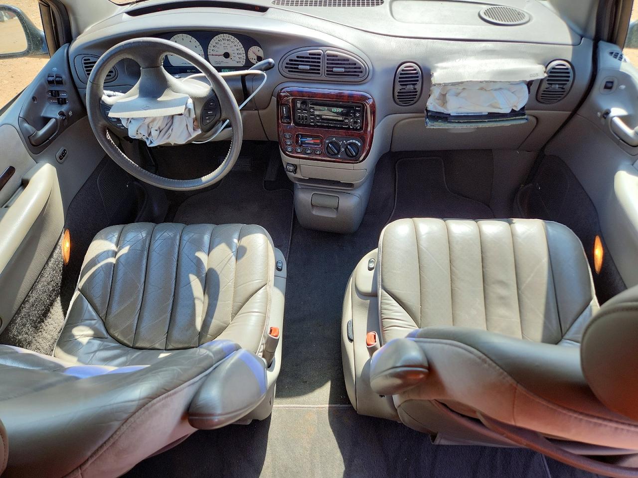 CHRYSLER TOWN & COUNTRY 2000 — 9