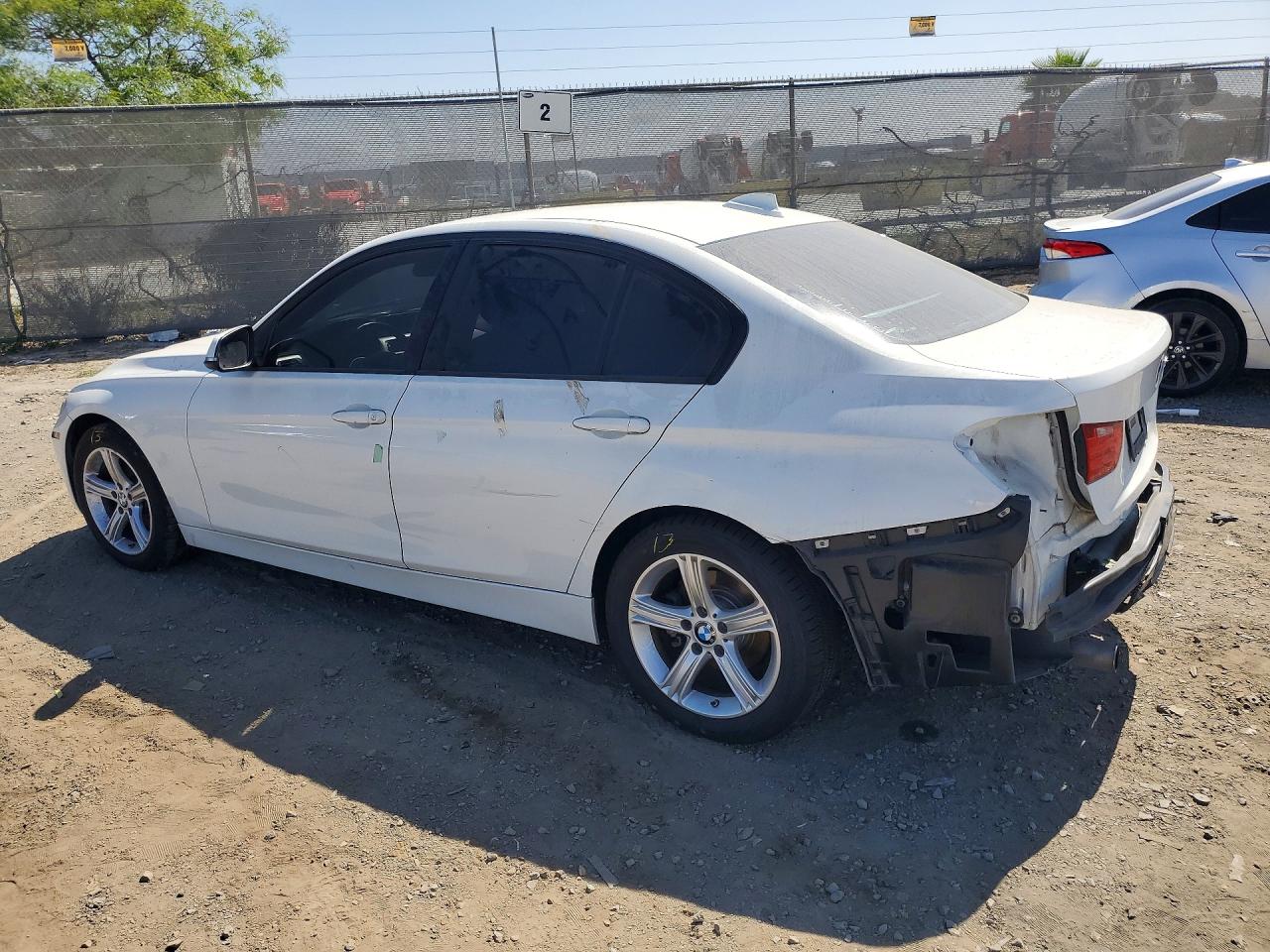 BMW 320 2015 — 3