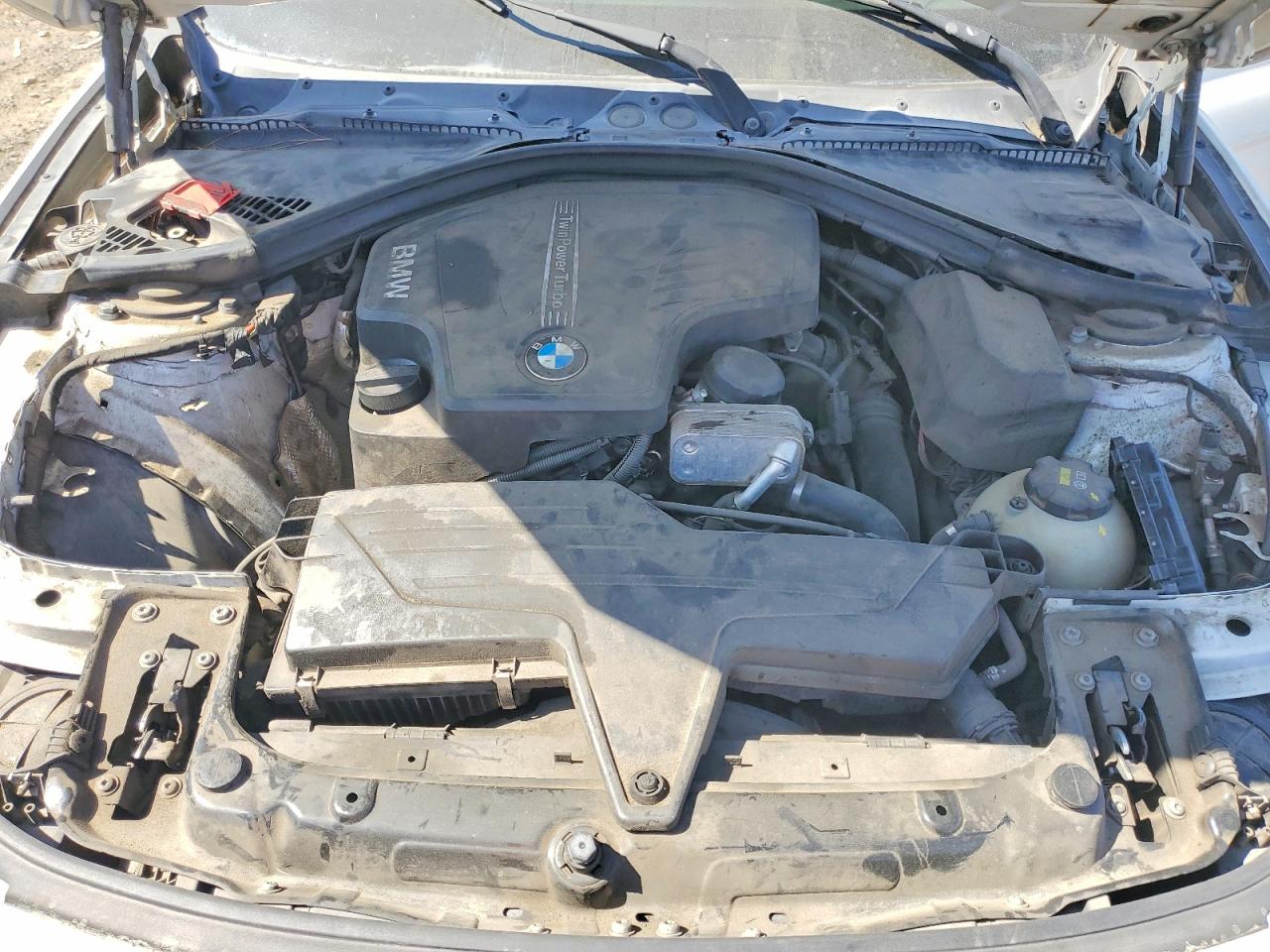 BMW 320 2015 — 12