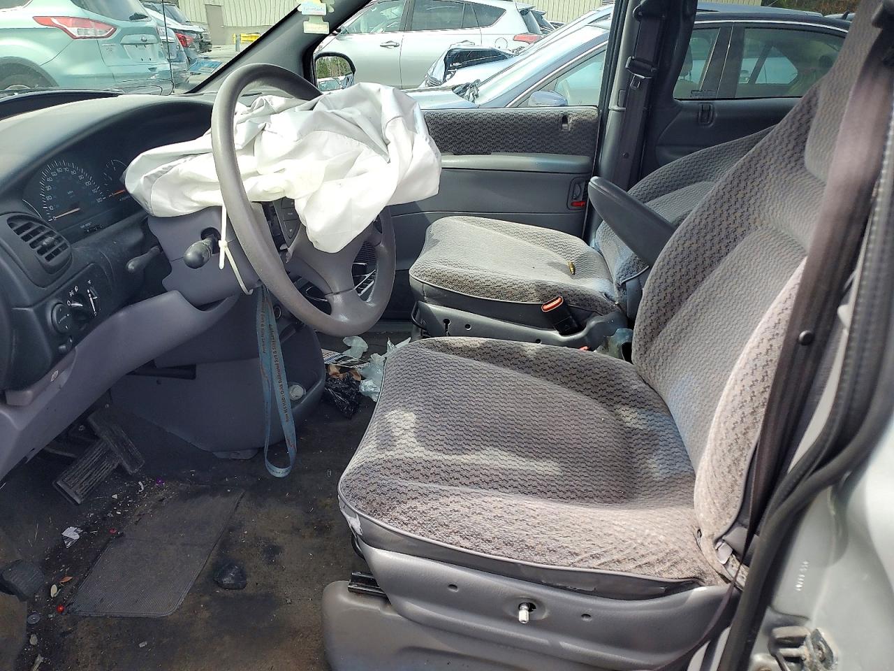 DODGE GRAND CARAVAN 2000 — 8