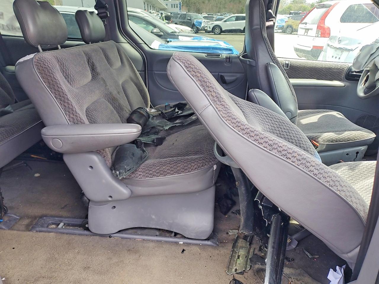 DODGE GRAND CARAVAN 2000 — 11