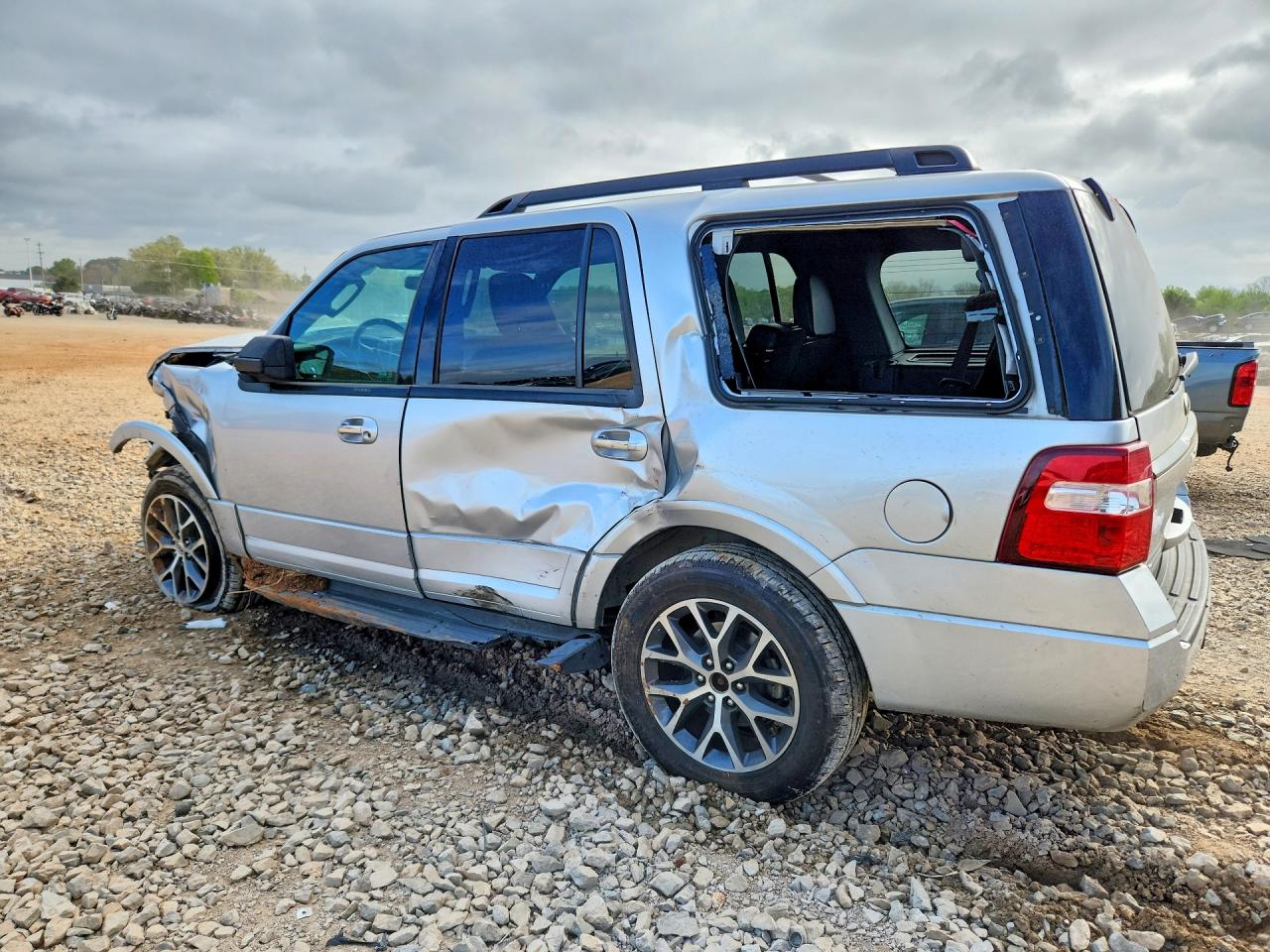 FORD EXPEDITION 2016 — 3