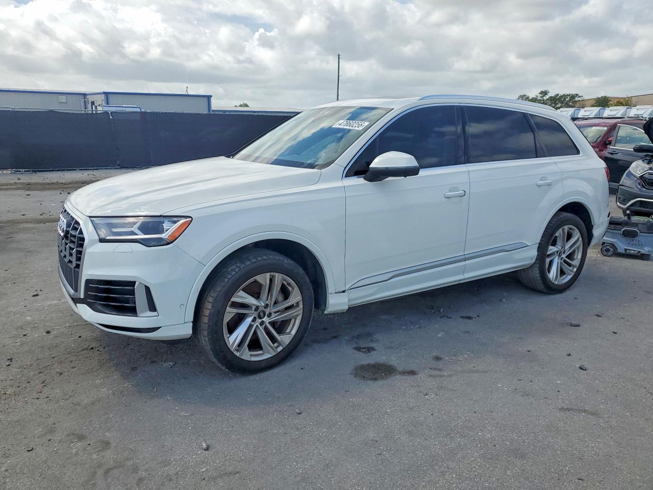 AUDI Q7 2021 — 2