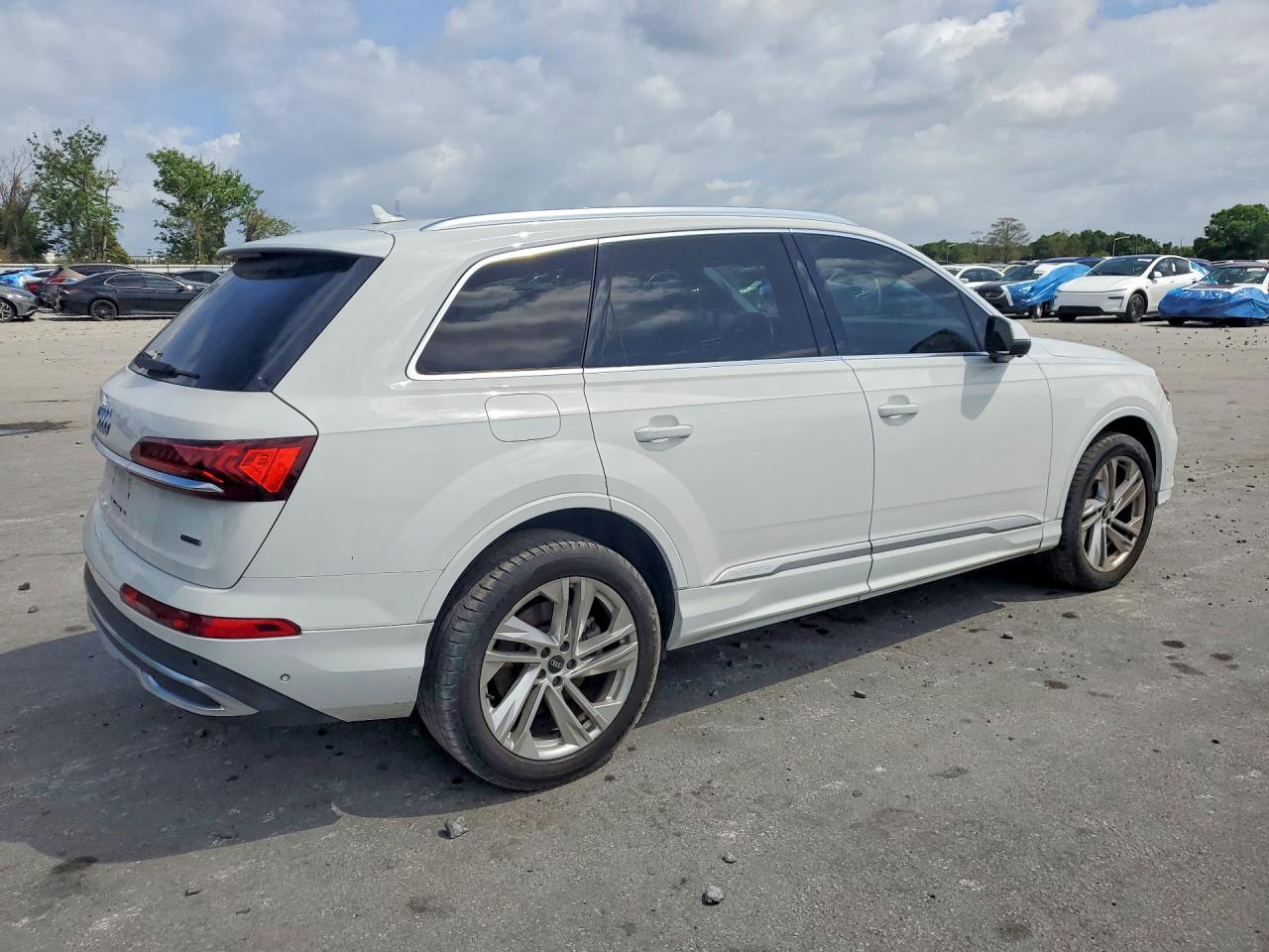 AUDI Q7 2021 — 4