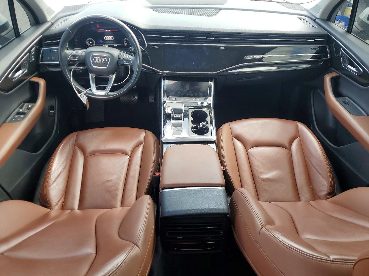 AUDI Q7 2021 — 9