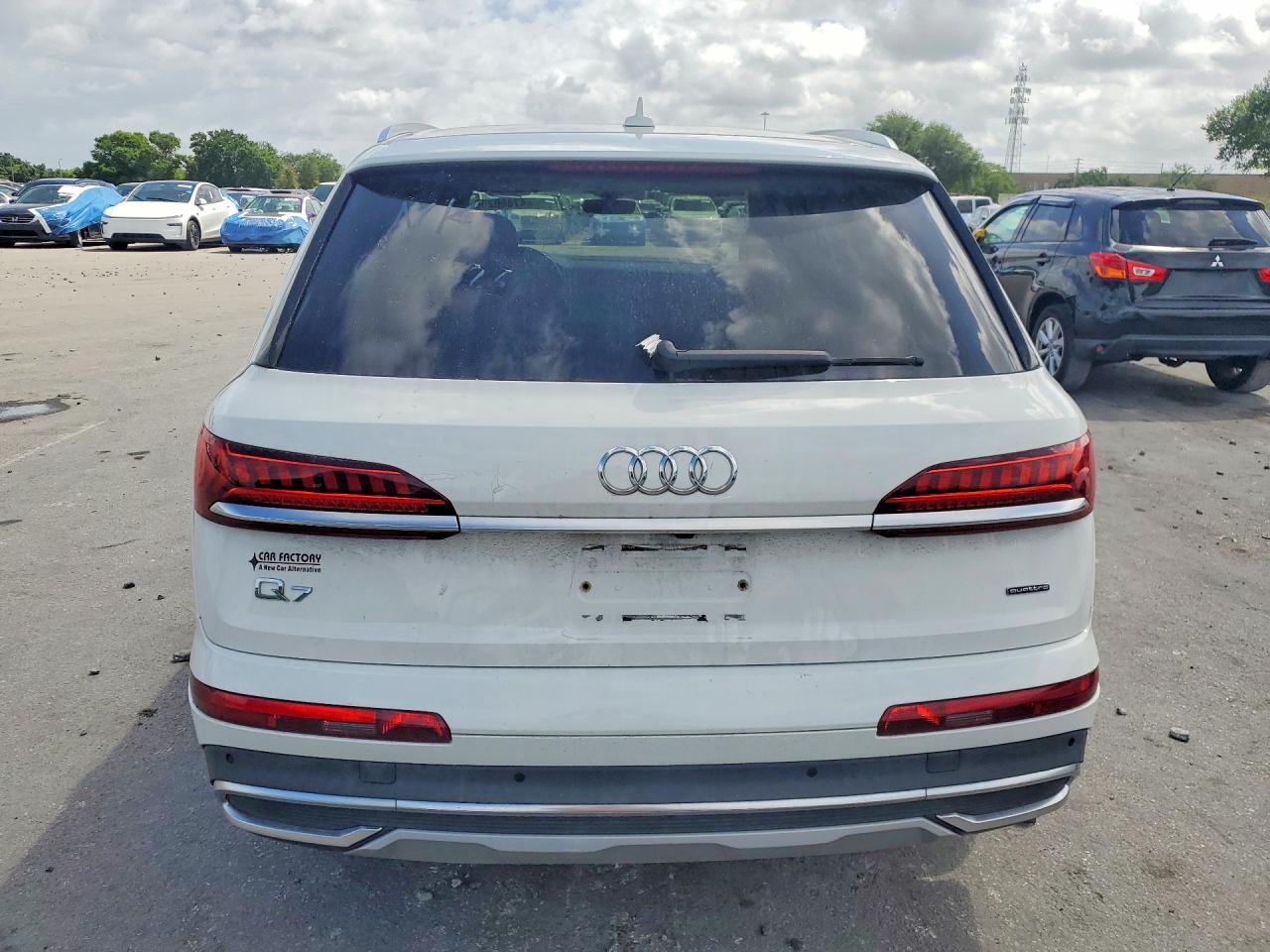 AUDI Q7 2021 — 7
