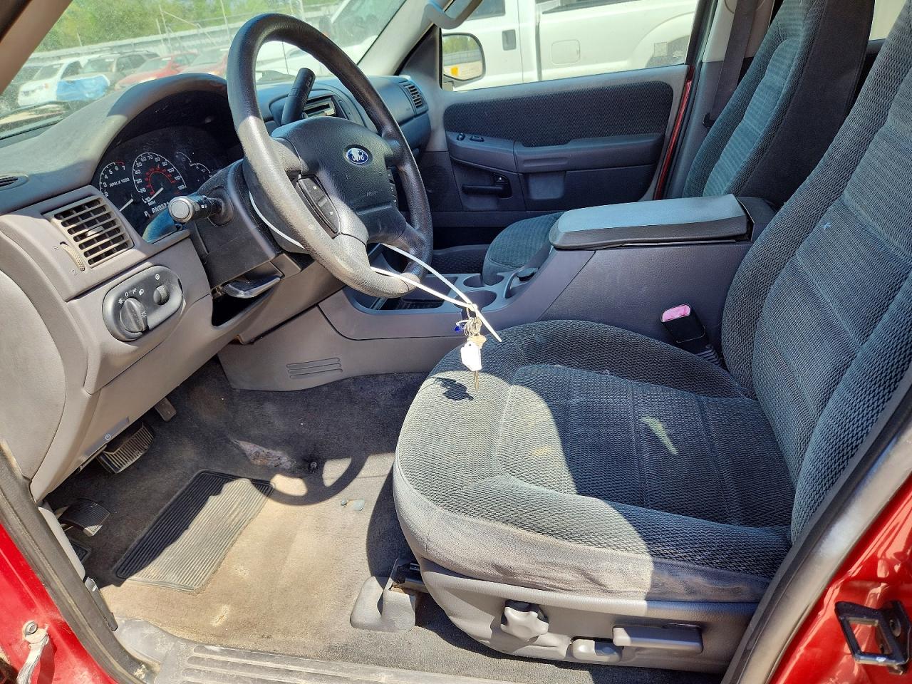 FORD EXPLORER 2002 — 8