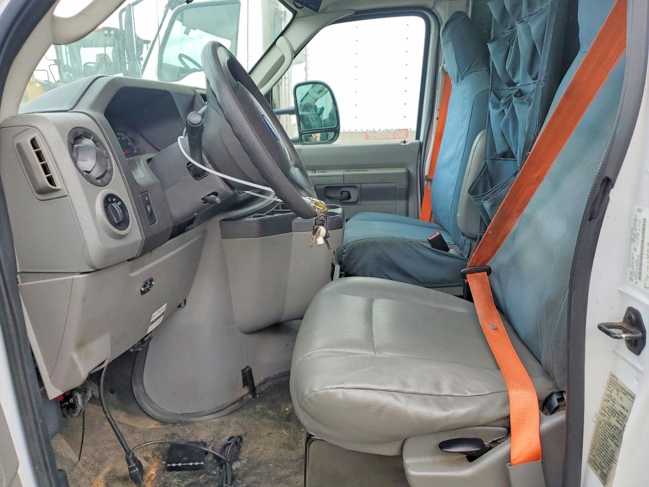 FORD ECONOLINE 2017 — 8