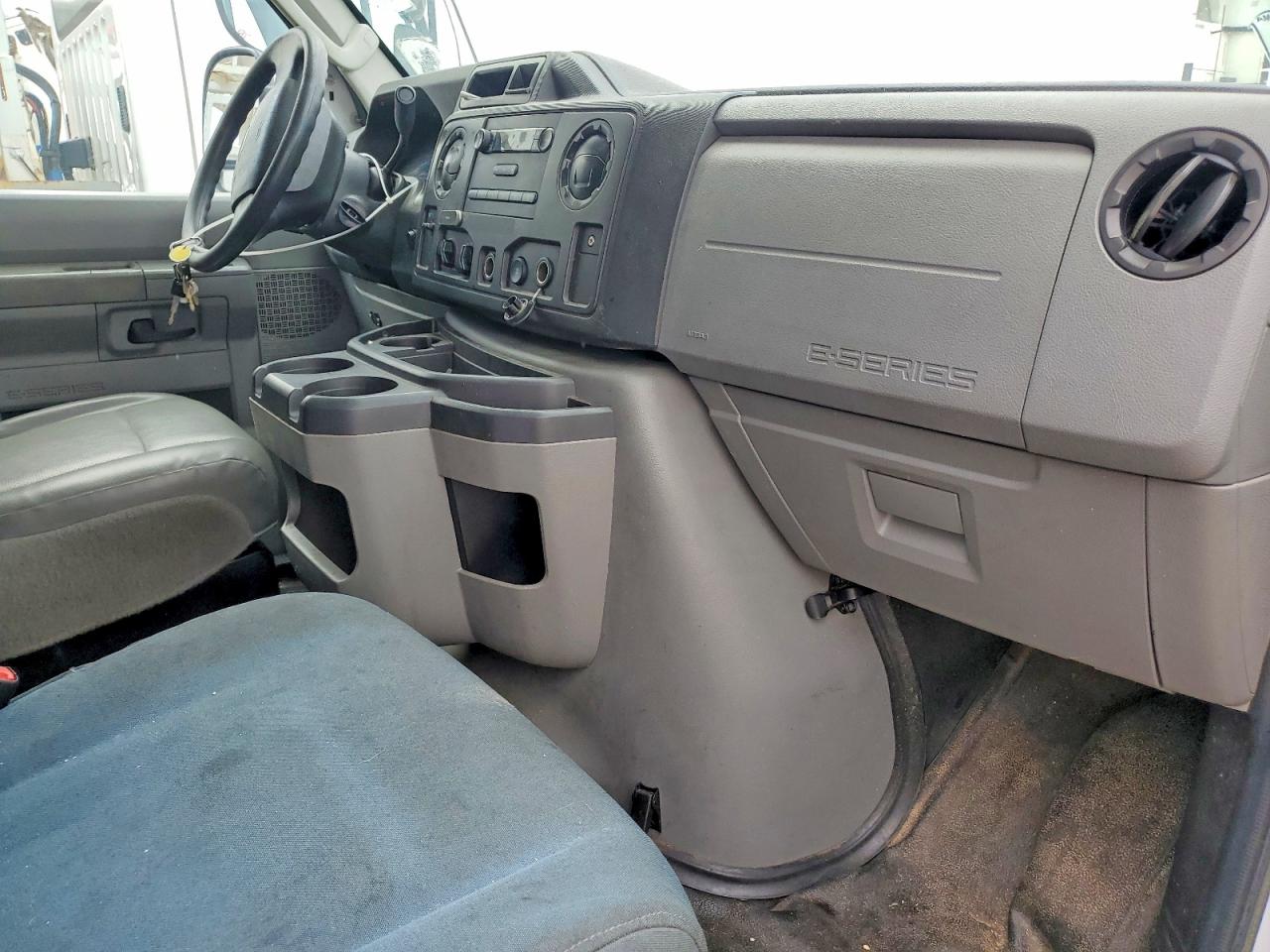 FORD ECONOLINE 2017 — 9