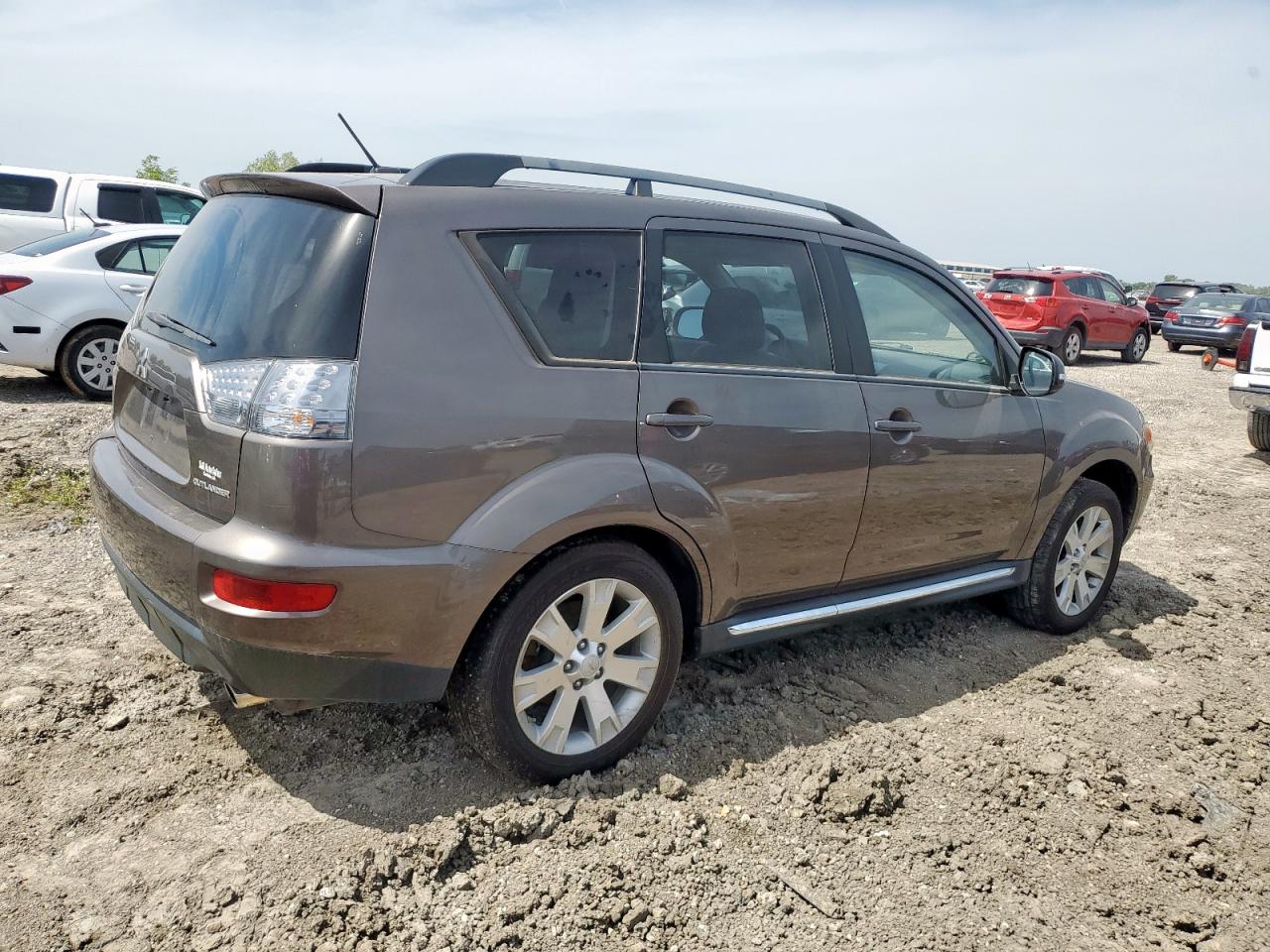 MITSUBISHI OUTLANDER 2012 — 4