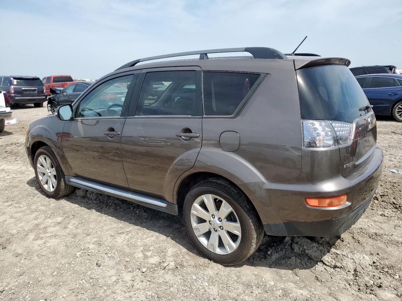 MITSUBISHI OUTLANDER 2012 — 3