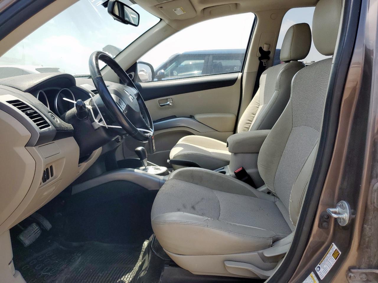 MITSUBISHI OUTLANDER 2012 — 8