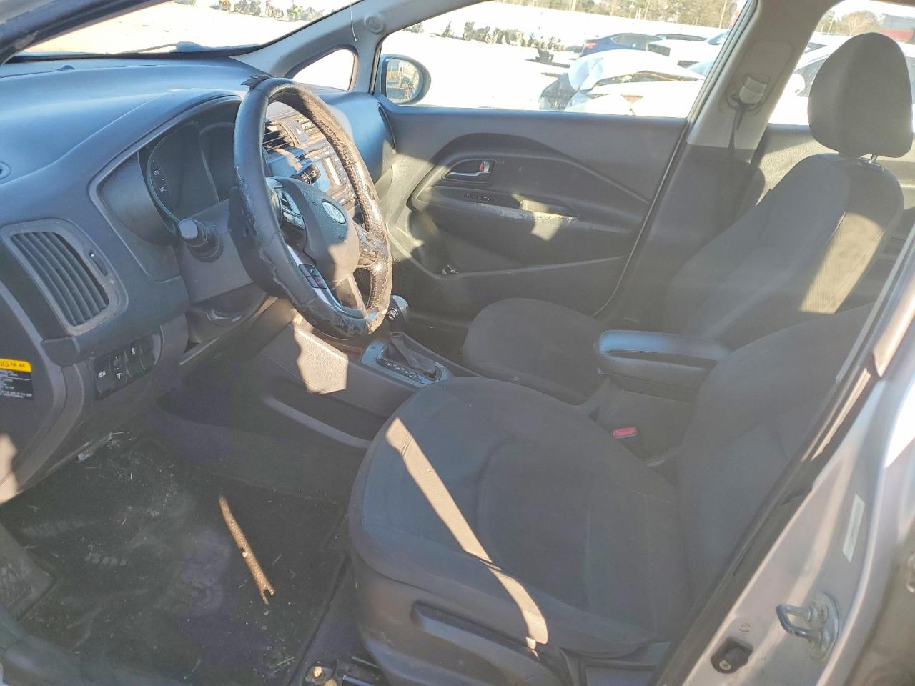 KIA RIO 2012 — 8