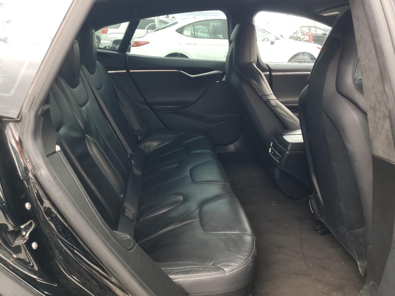 TESLA MODEL S 2016 — 11