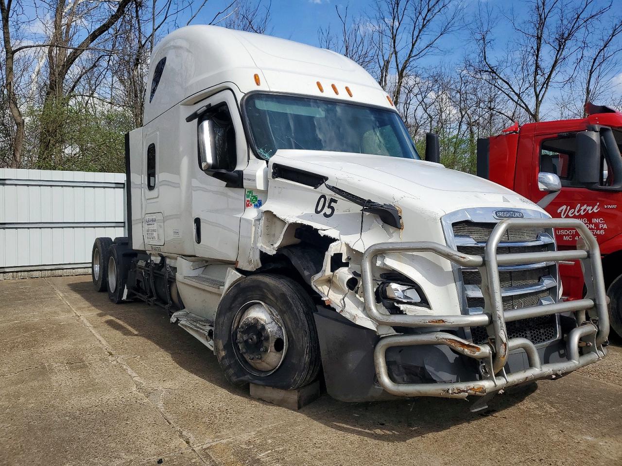 FREIGHTLINER CASCADIA 126 2018 — 2
