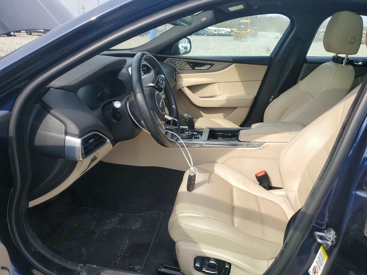 JAGUAR XE 2020 — 8
