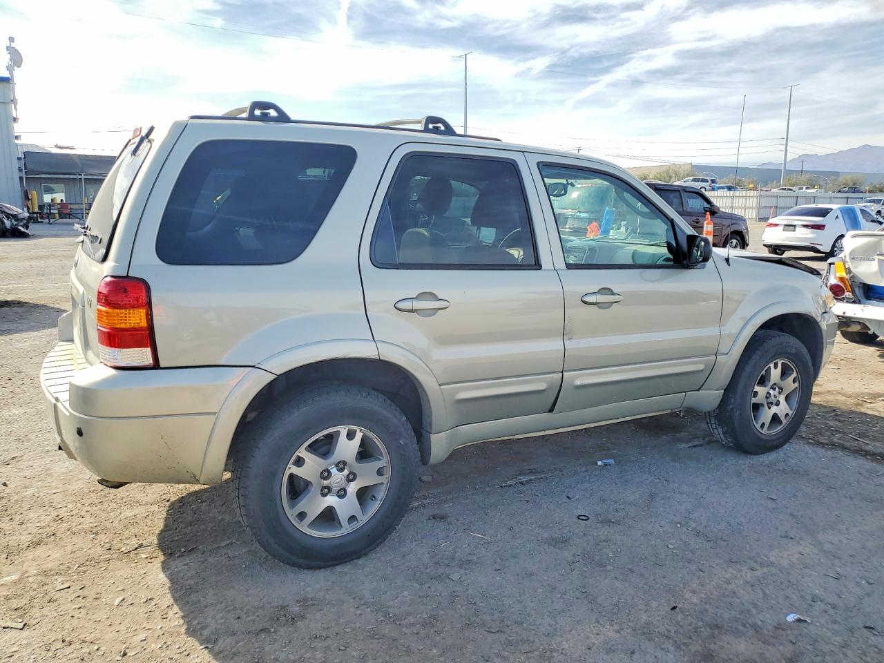 FORD ESCAPE 2005 — 4