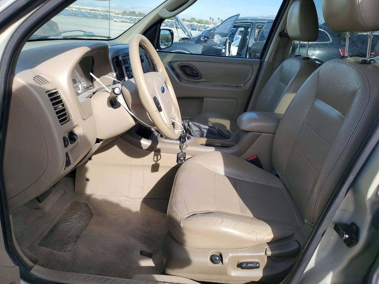 FORD ESCAPE 2005 — 8