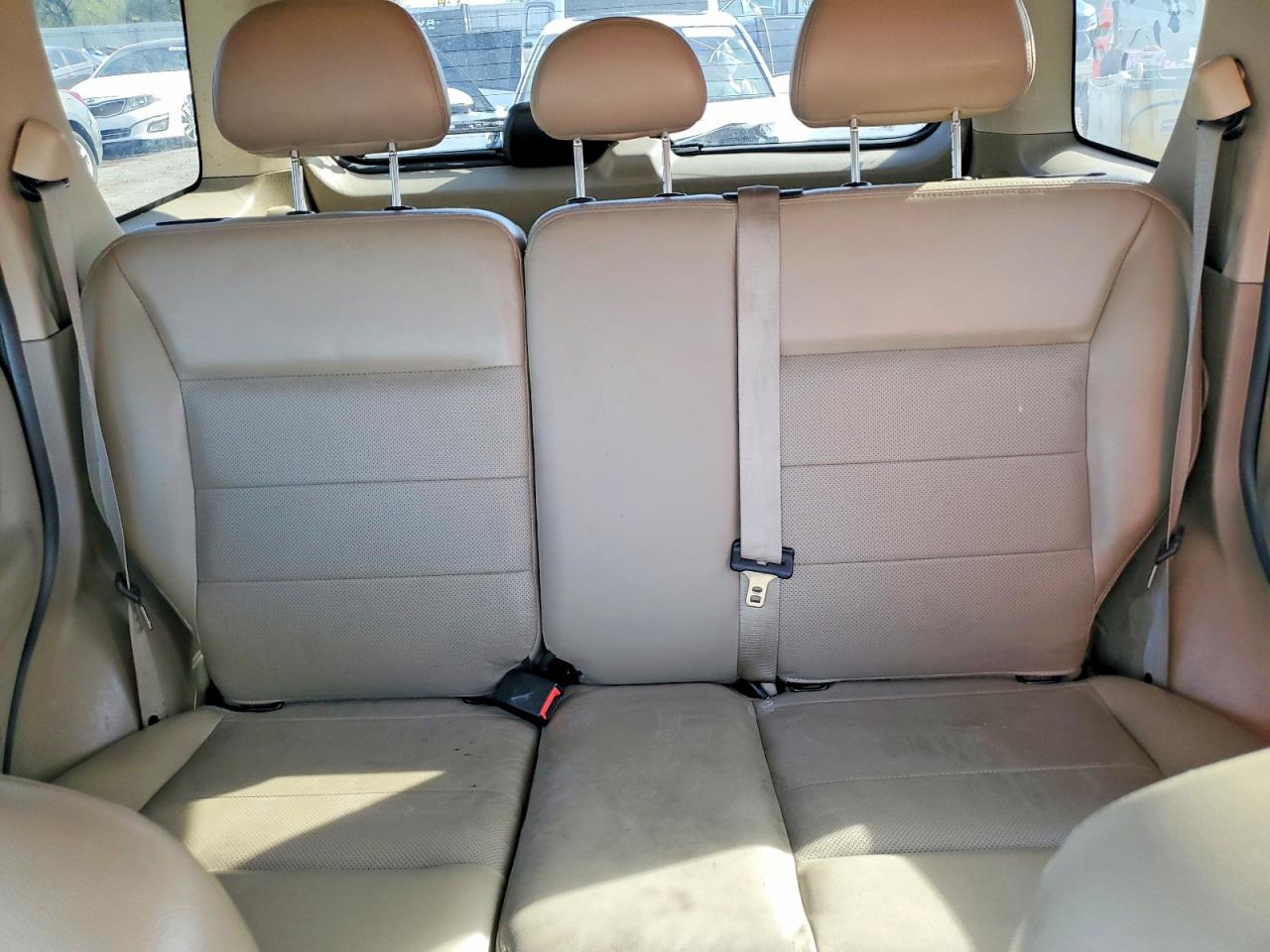FORD ESCAPE 2005 — 11