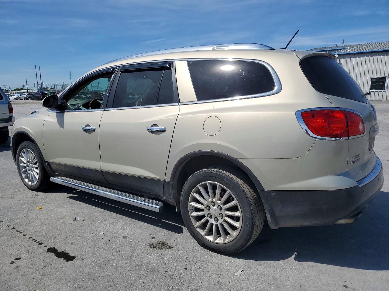 BUICK ENCLAVE 2010 — 3