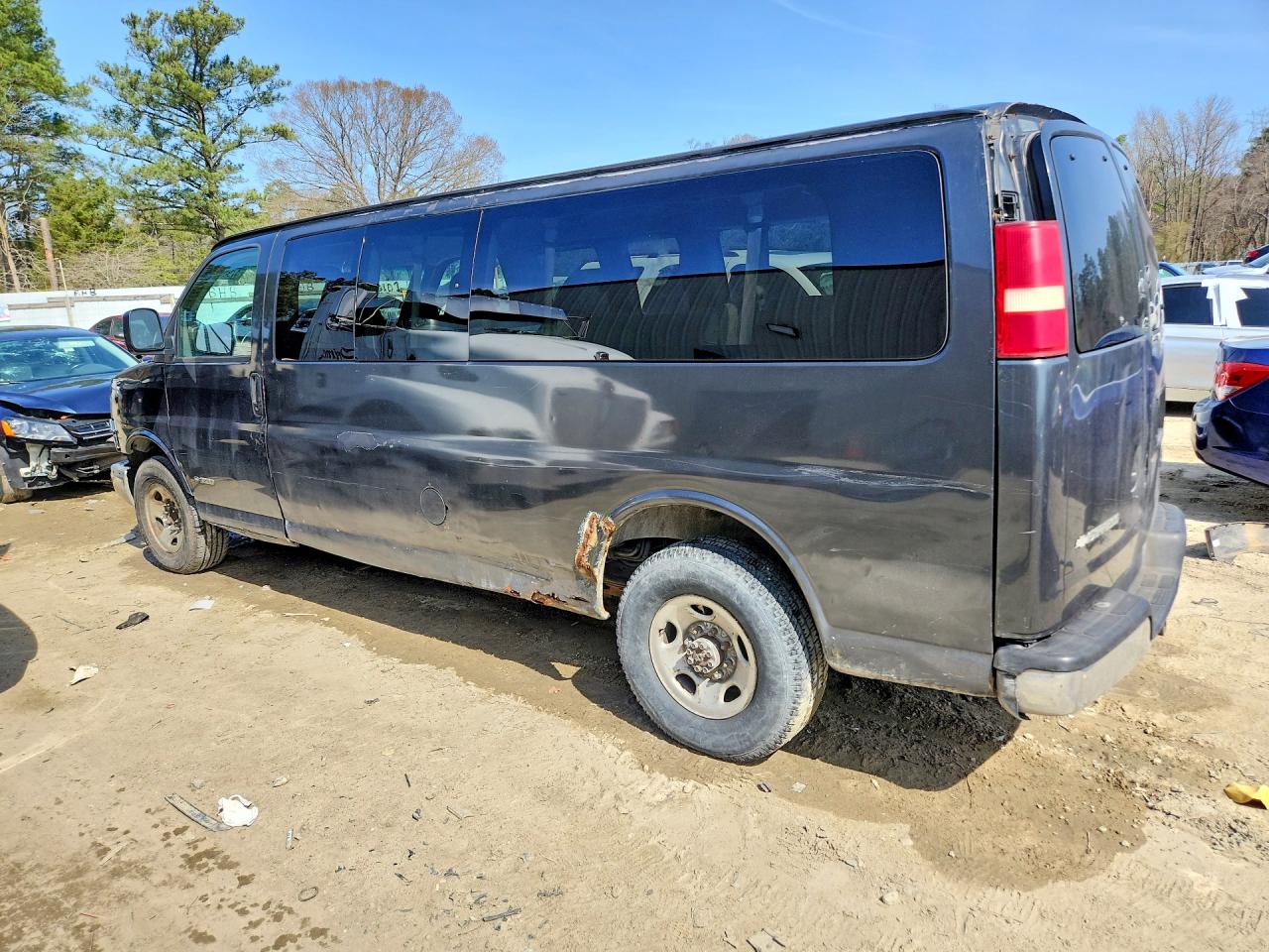CHEVROLET EXPRESS G3500 2004 — 3