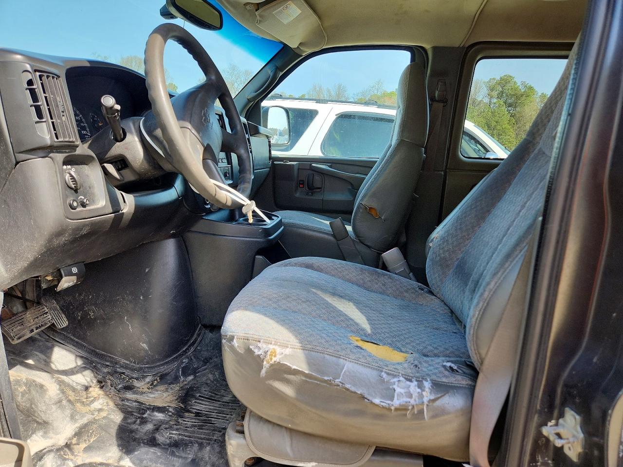 CHEVROLET EXPRESS G3500 2004 — 8