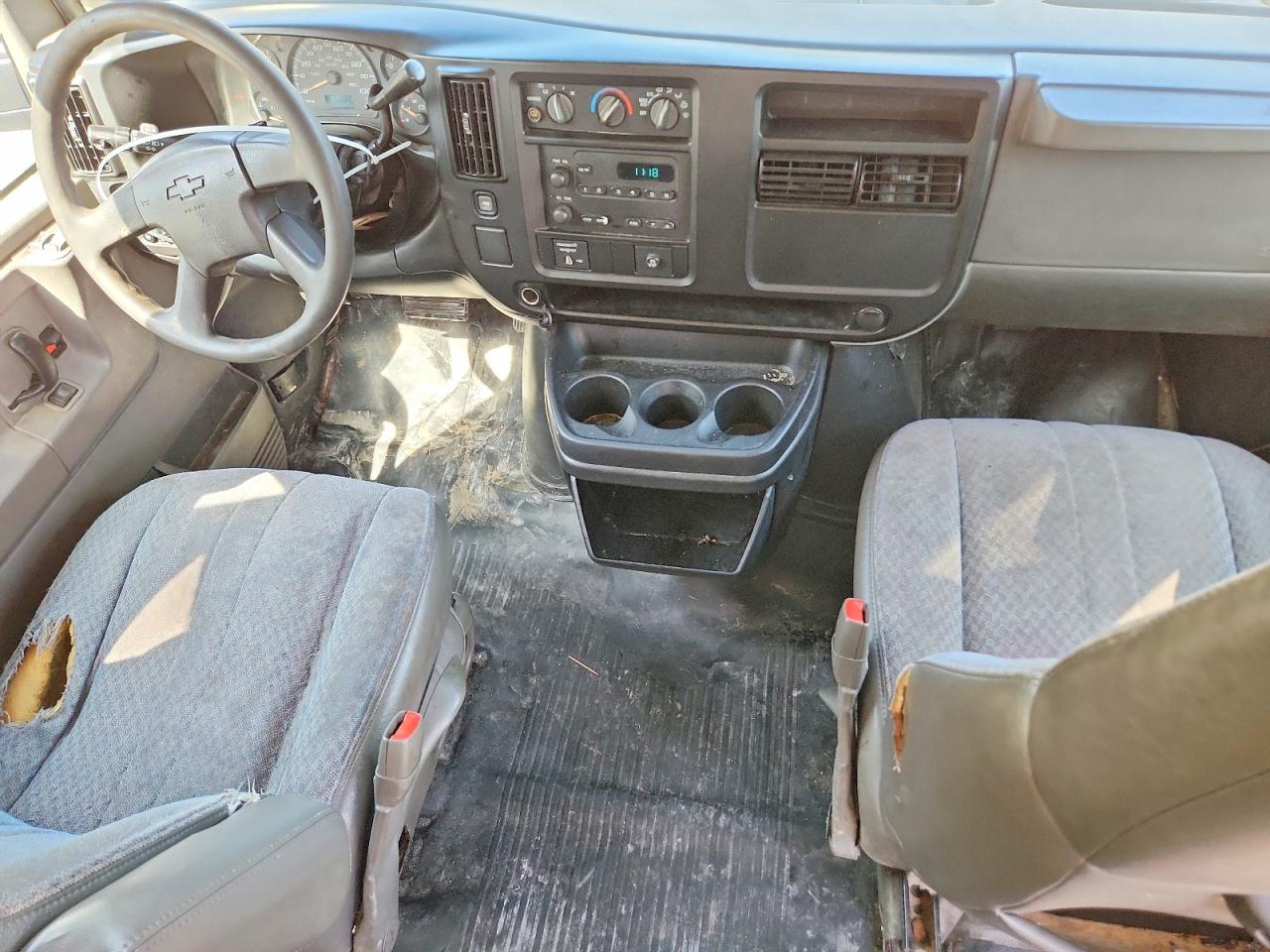 CHEVROLET EXPRESS G3500 2004 — 9