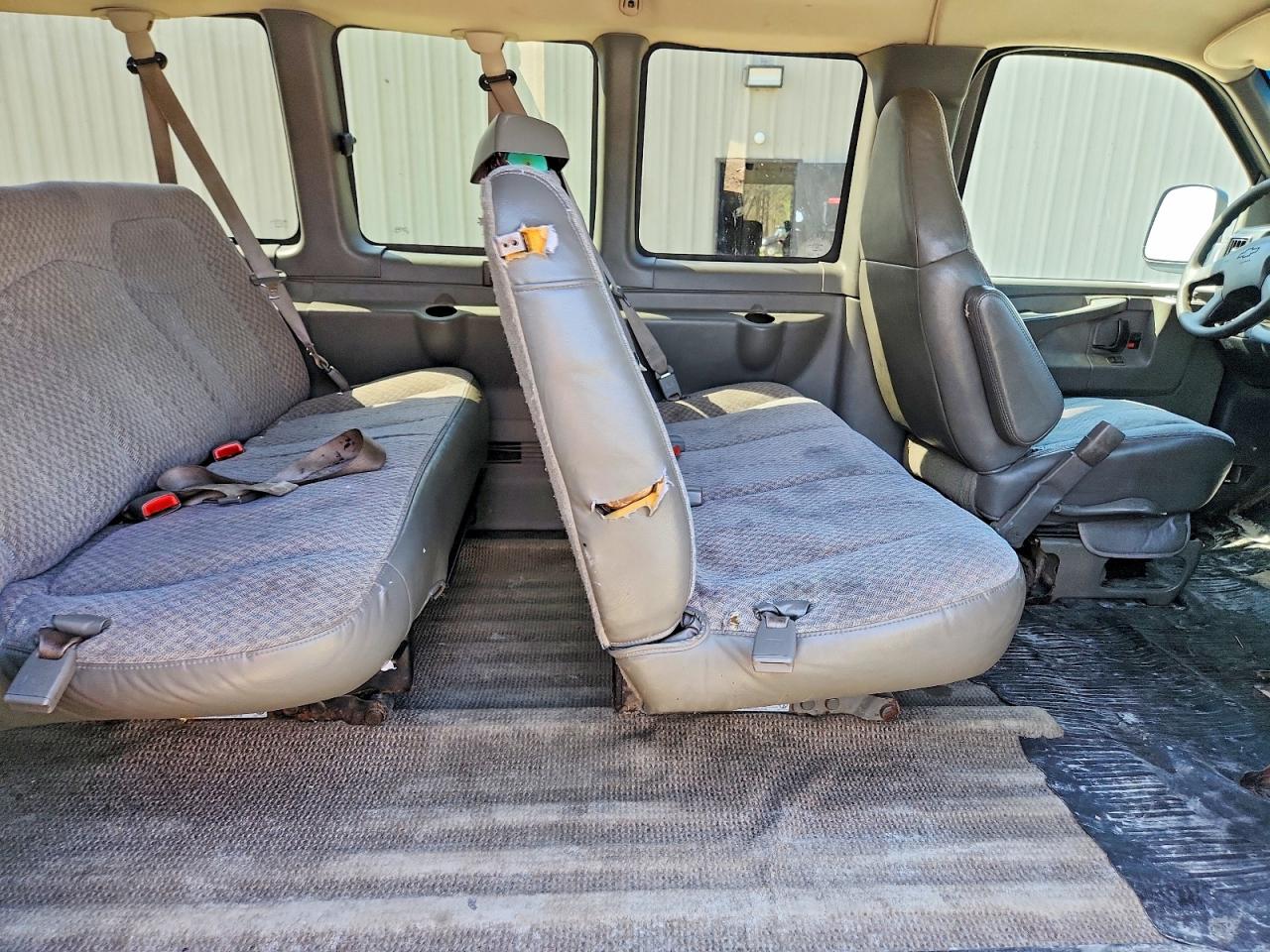 CHEVROLET EXPRESS G3500 2004 — 12