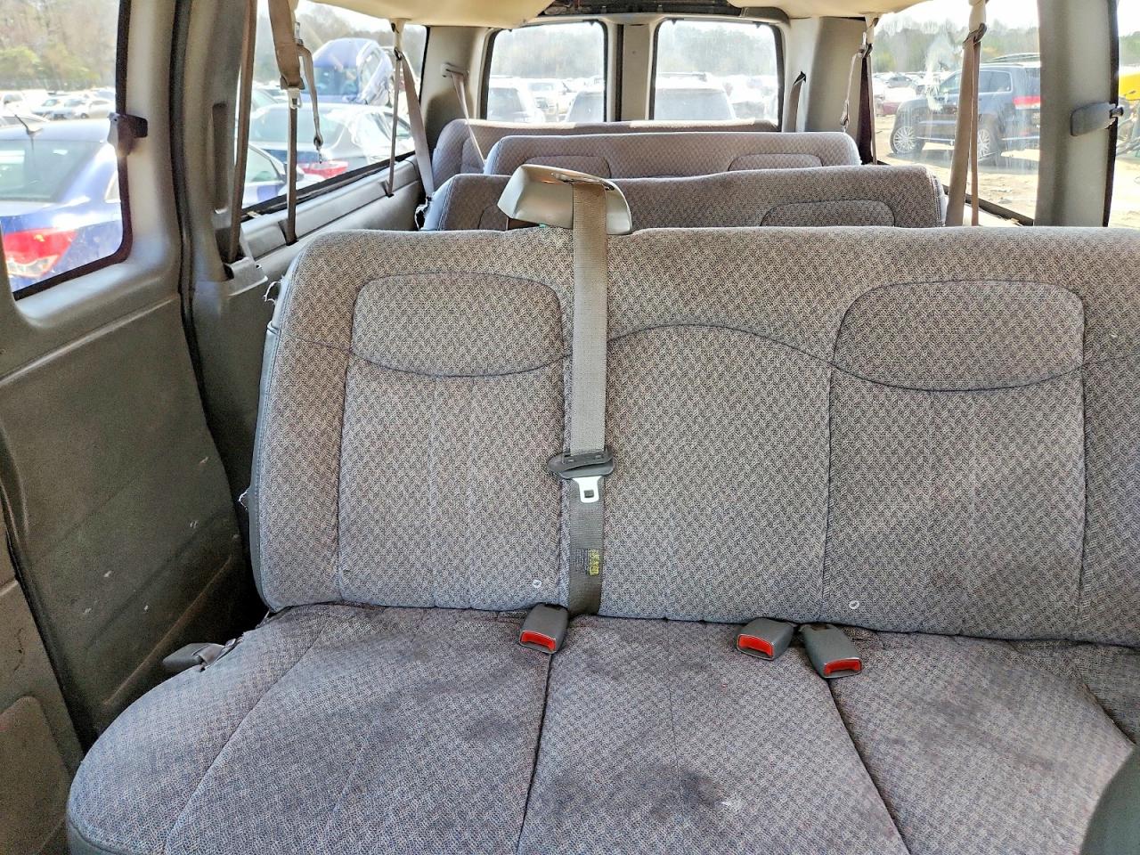 CHEVROLET EXPRESS G3500 2004 — 11