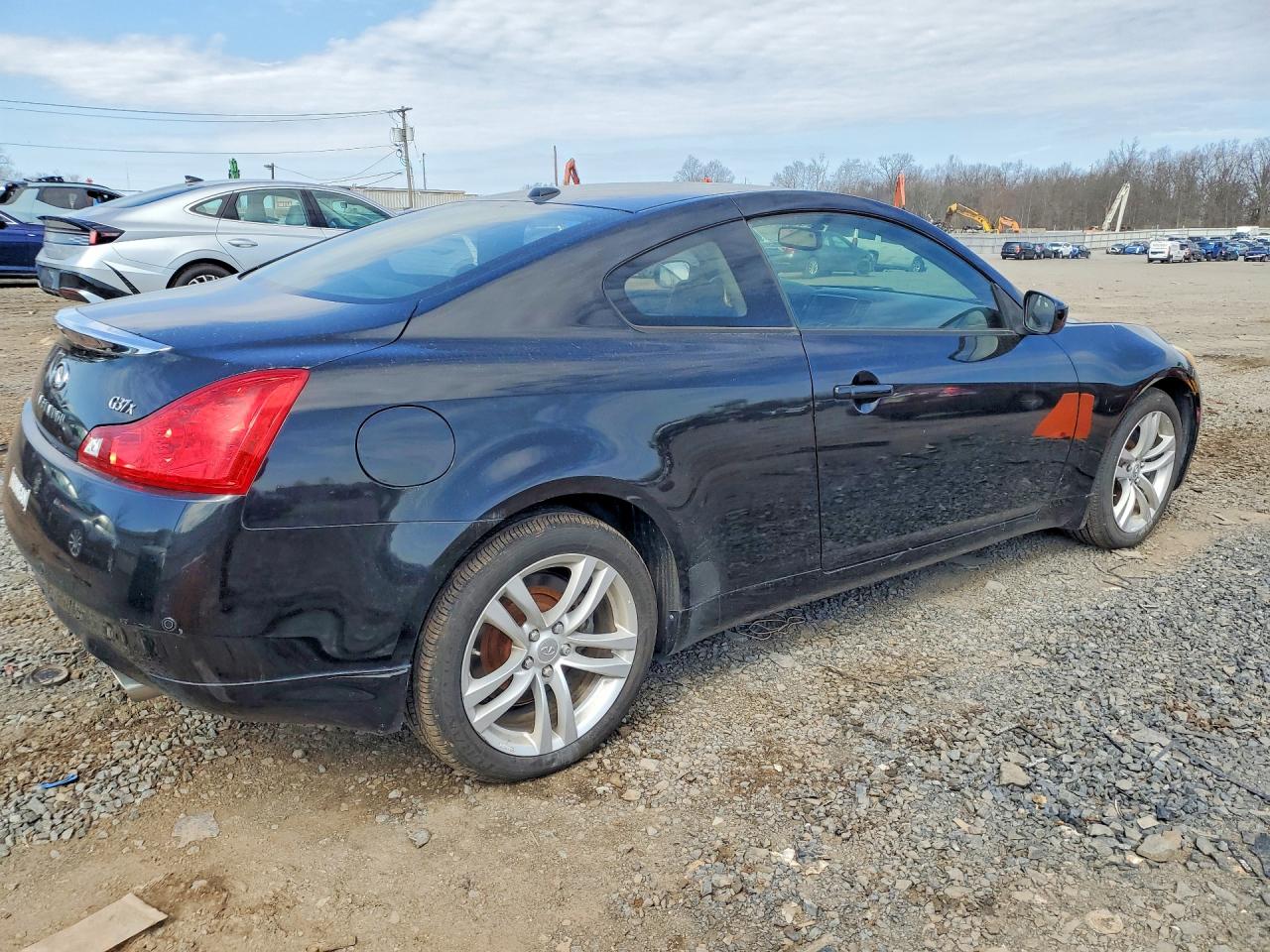 INFI G37 2010 — 4