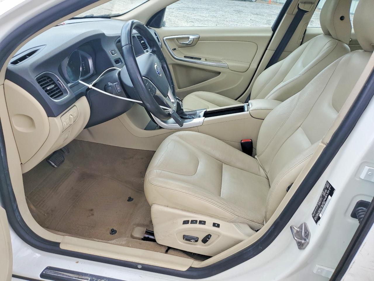 VOLVO S60 2015 — 8