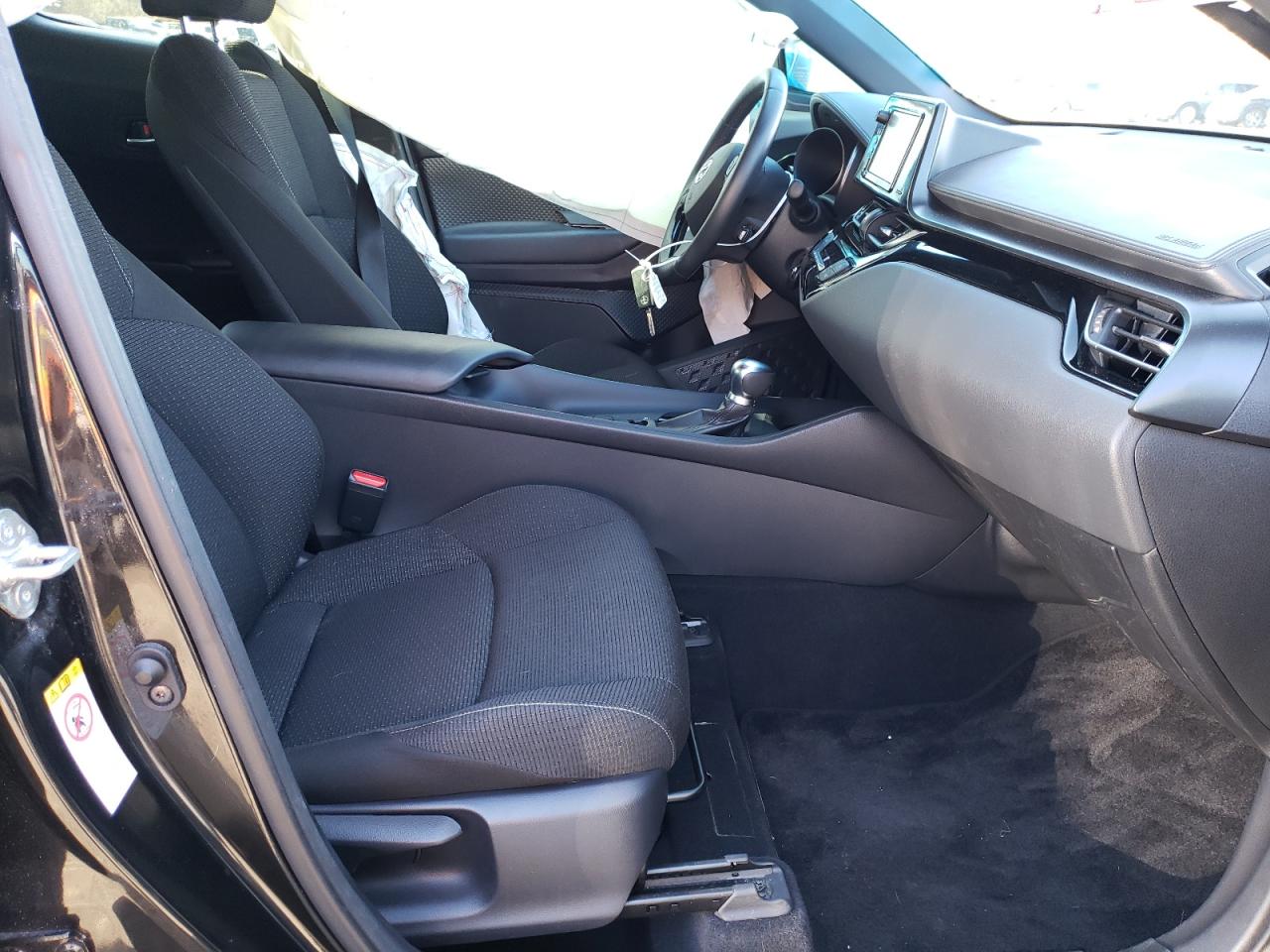 TOYOTA C-HR 2018 — 8