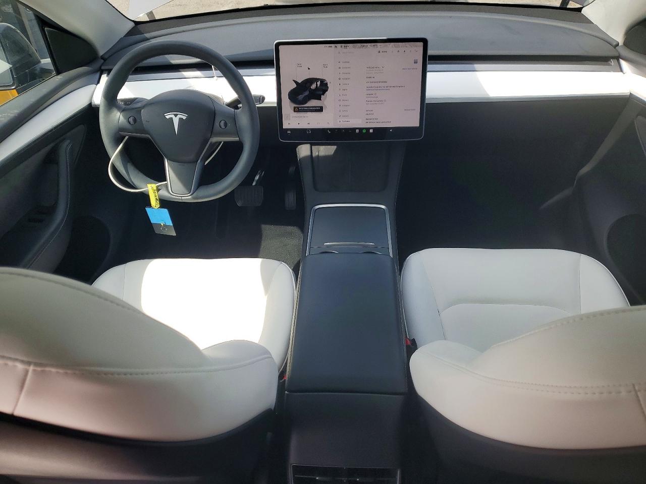 TESLA MODEL Y 2024 — 9