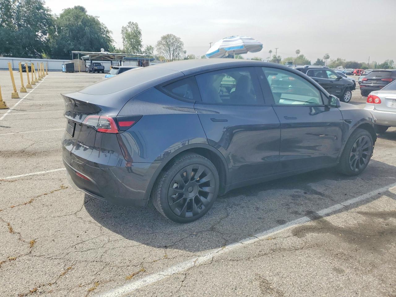 TESLA MODEL Y 2024 — 4