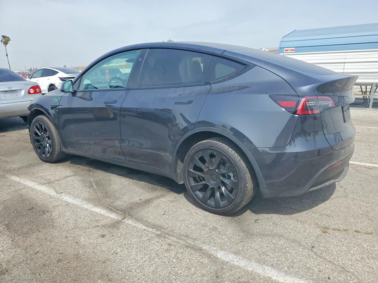 TESLA MODEL Y 2024 — 3