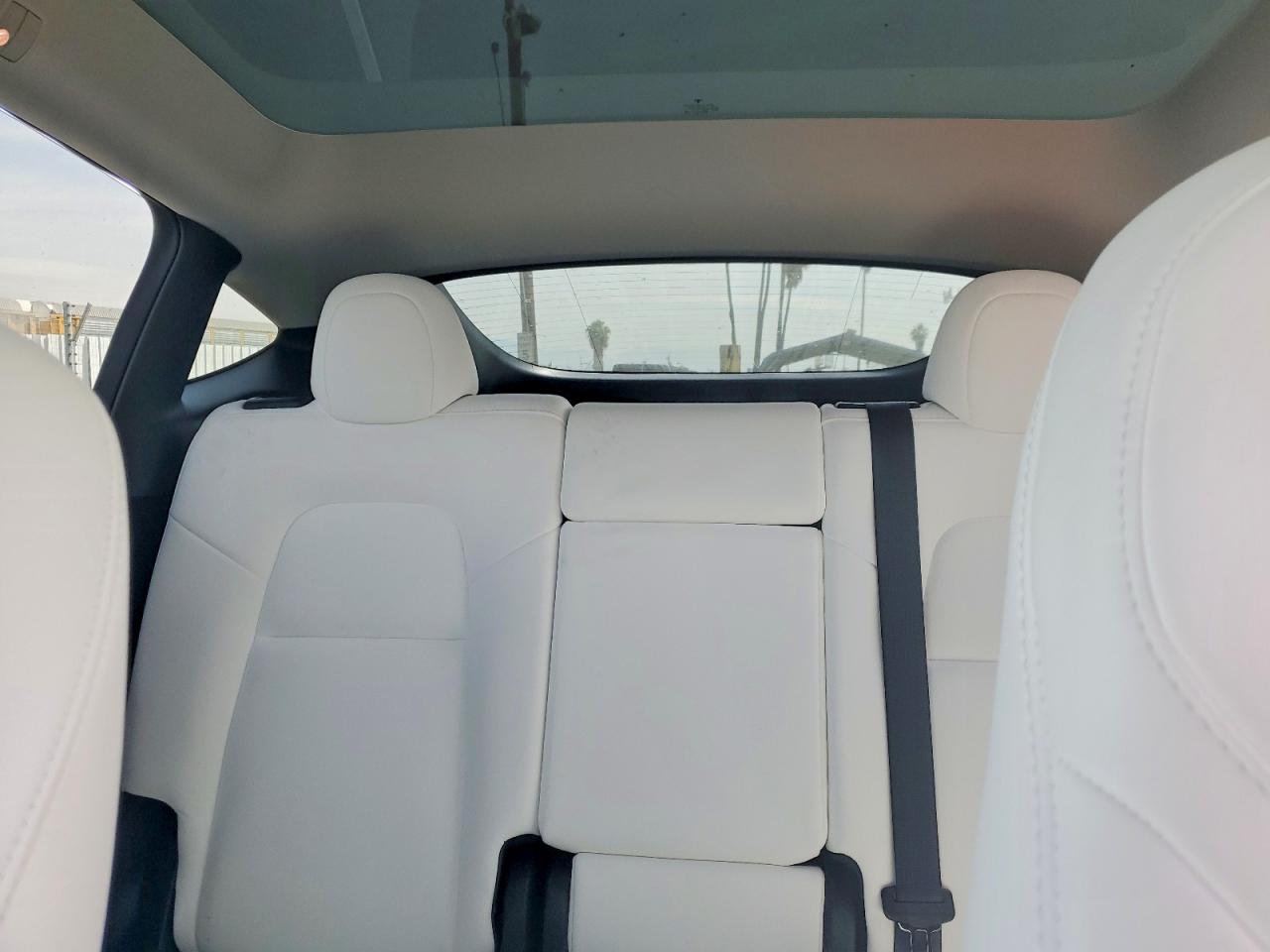 TESLA MODEL Y 2024 — 11