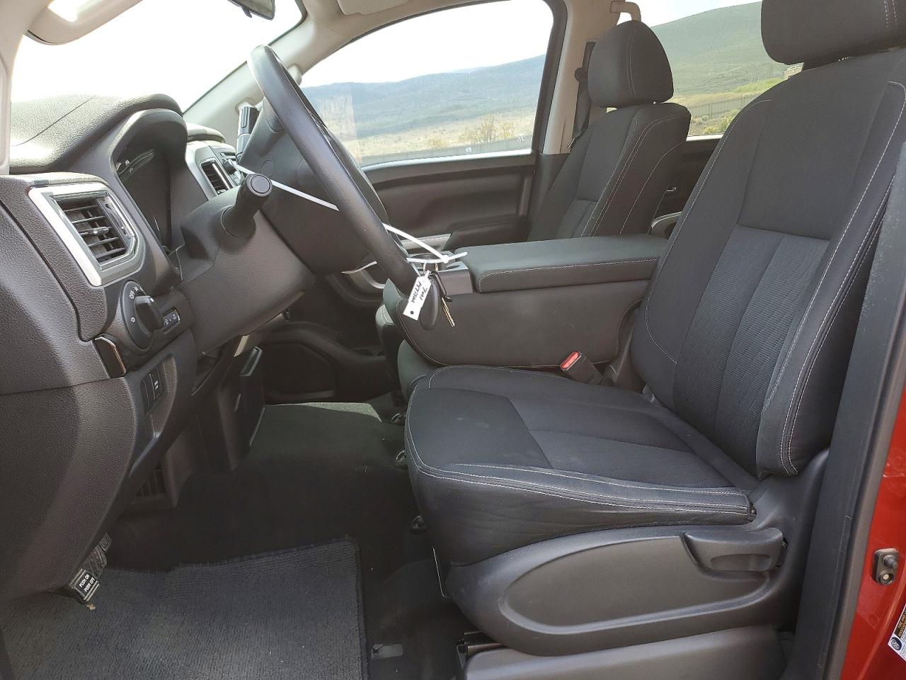NISSAN TITAN 2019 — 8