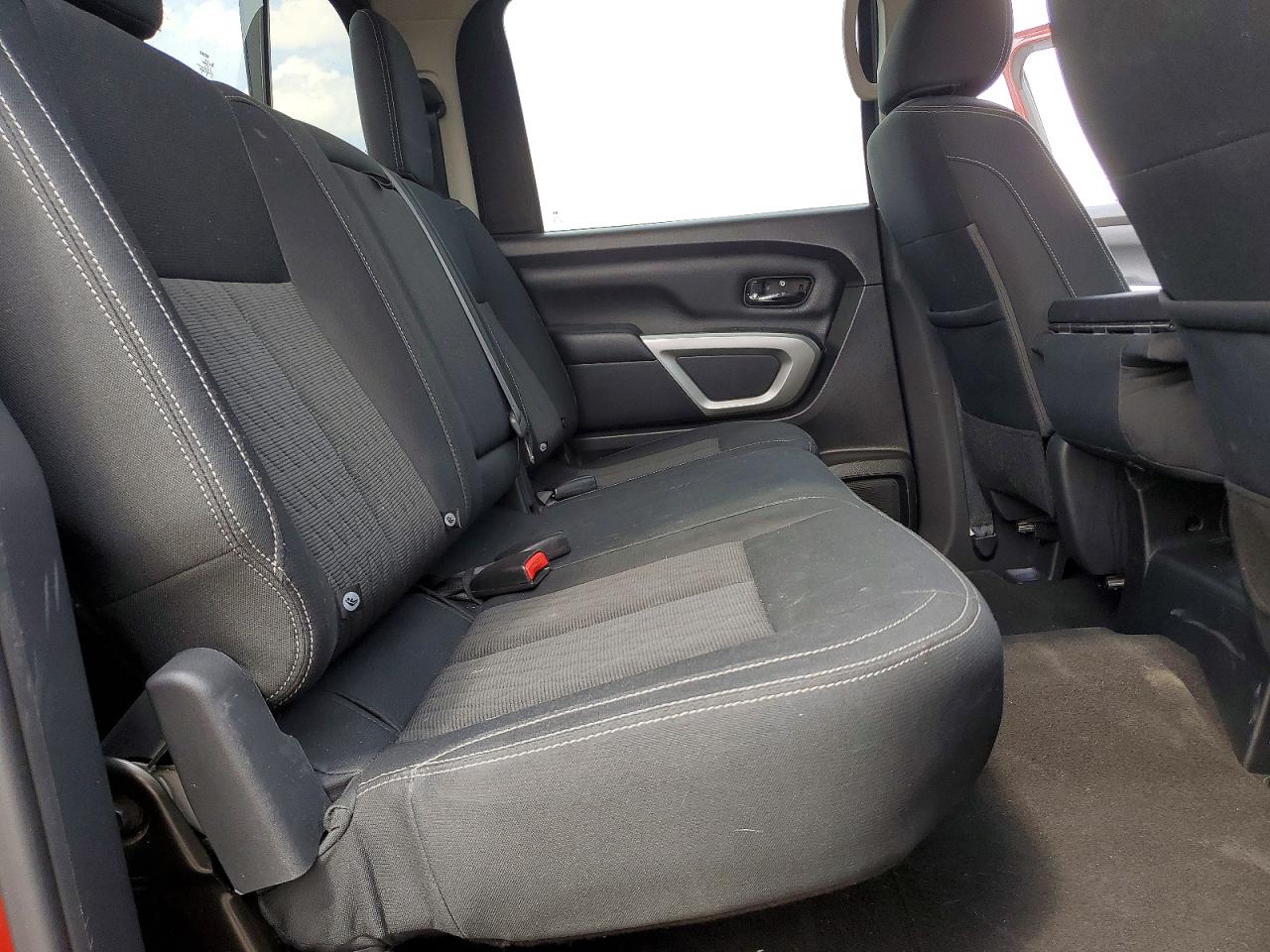 NISSAN TITAN 2019 — 11