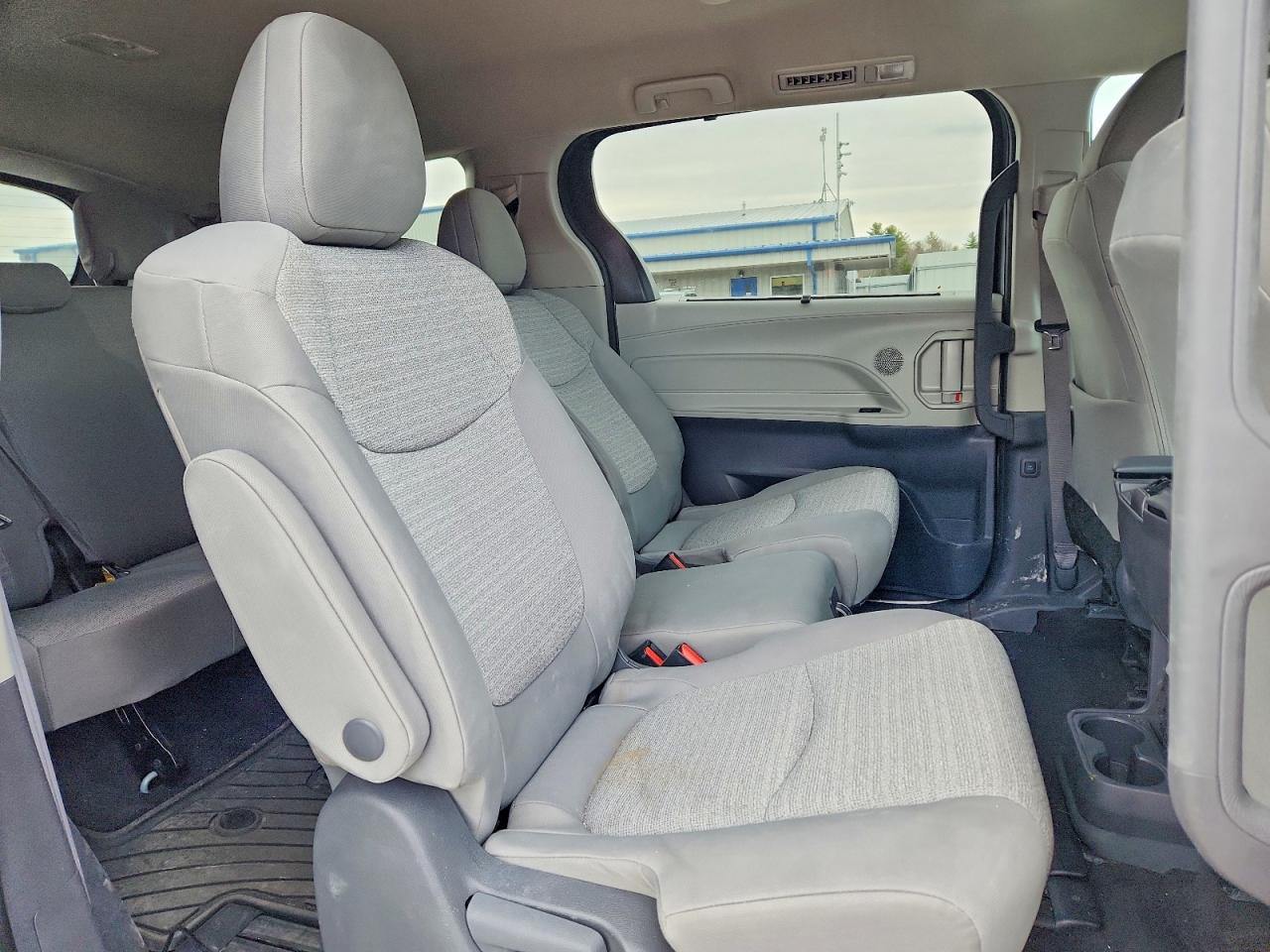 TOYOTA SIENNA 2021 — 12