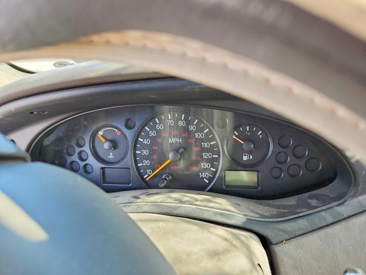 FORD FOCUS 2002 — 10