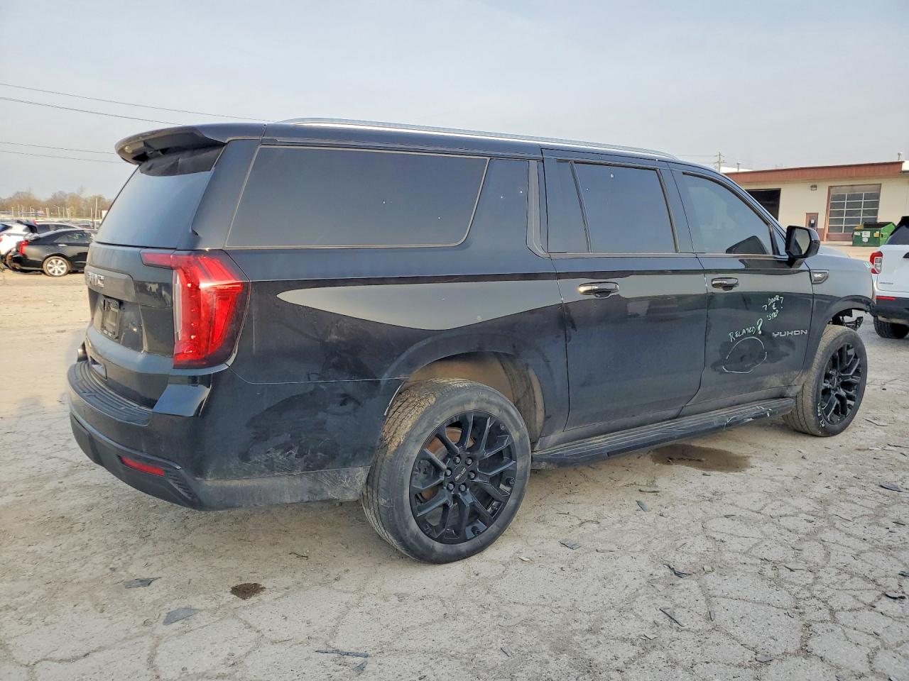GMC YUKON XL 2023 — 4