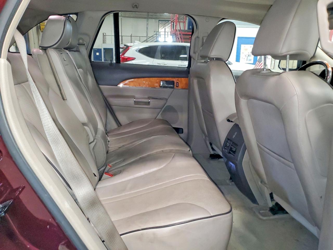 LINCOLN MKX 2011 — 12