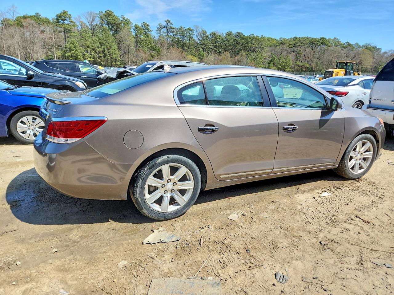BUICK LACROSSE 2011 — 4
