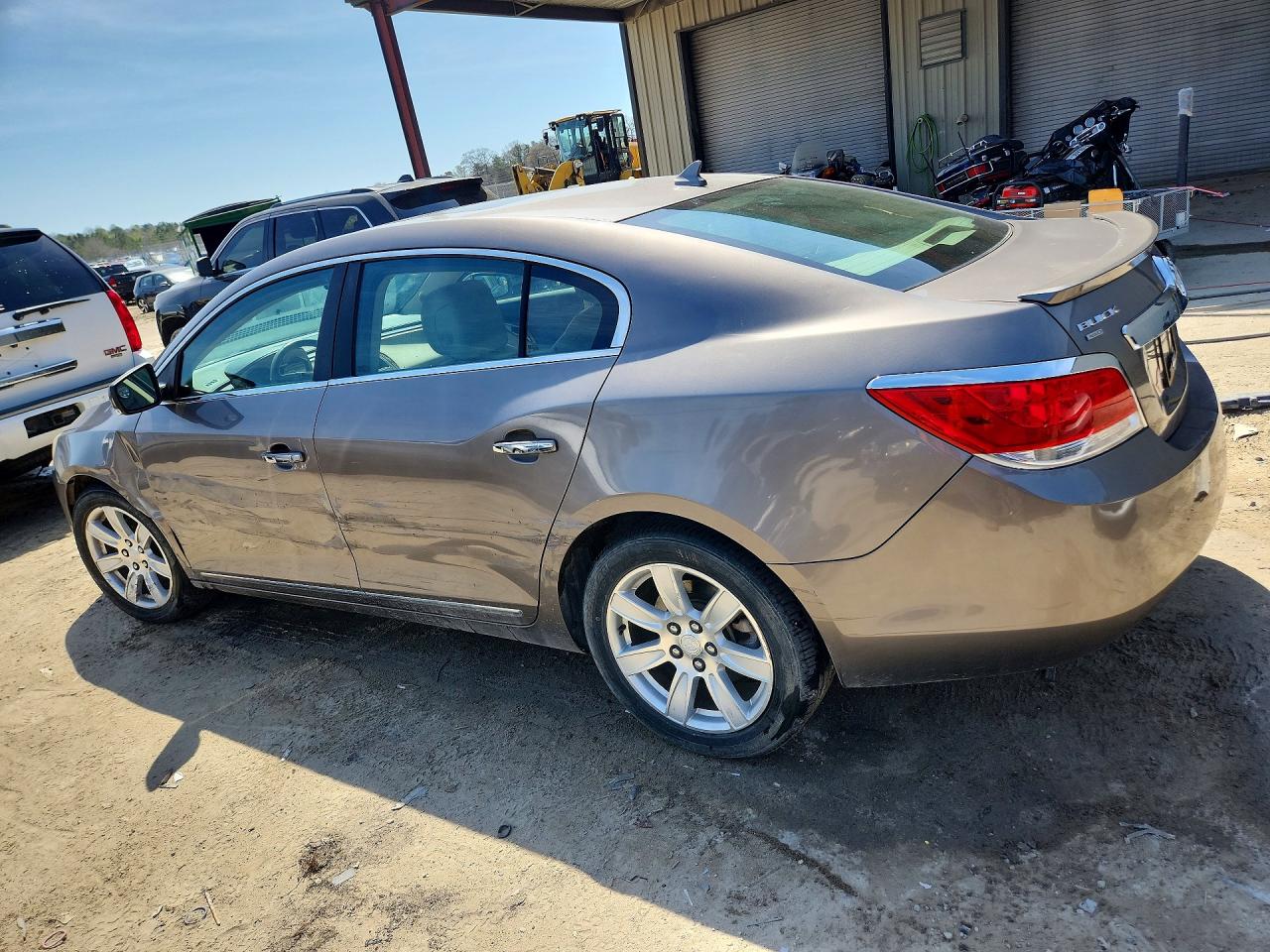 BUICK LACROSSE 2011 — 3
