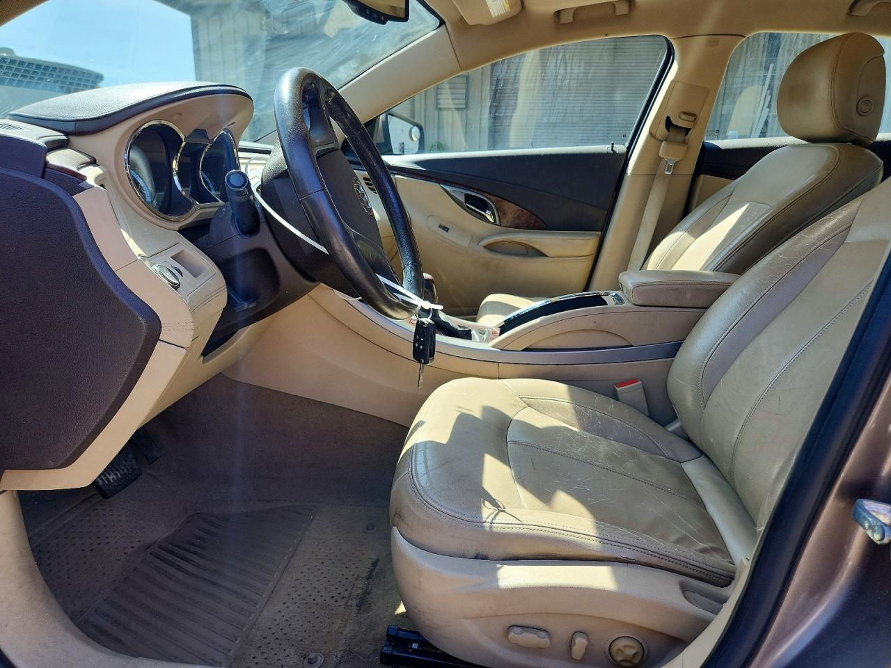 BUICK LACROSSE 2011 — 8