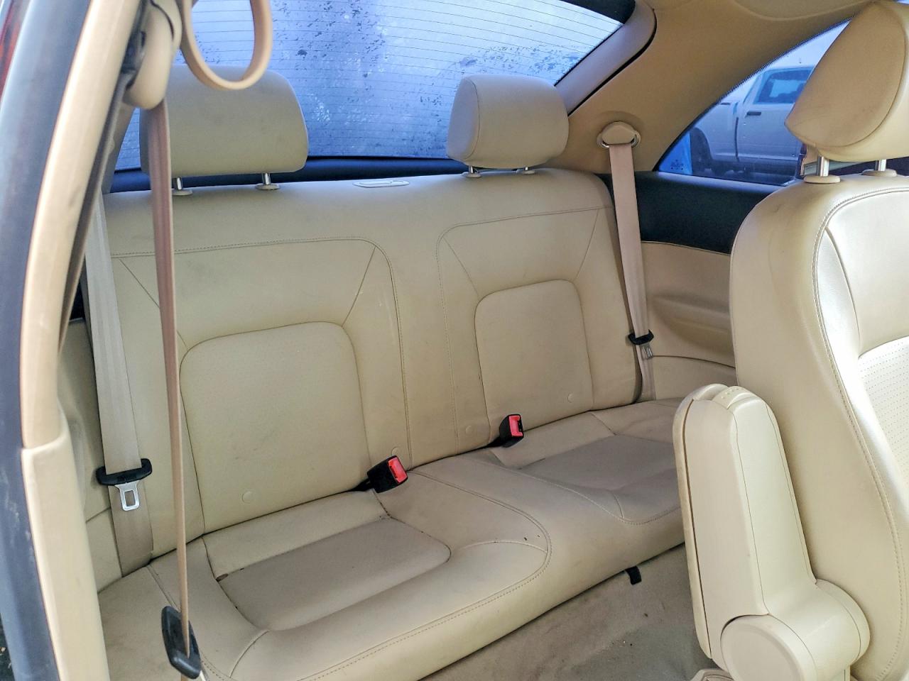 VOLKSWAGEN NEW BEETLE 2010 — 11