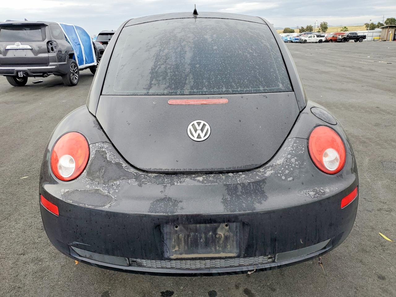 VOLKSWAGEN NEW BEETLE 2010 — 7