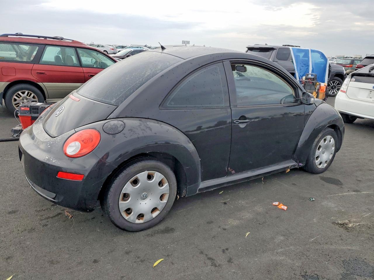VOLKSWAGEN NEW BEETLE 2010 — 4