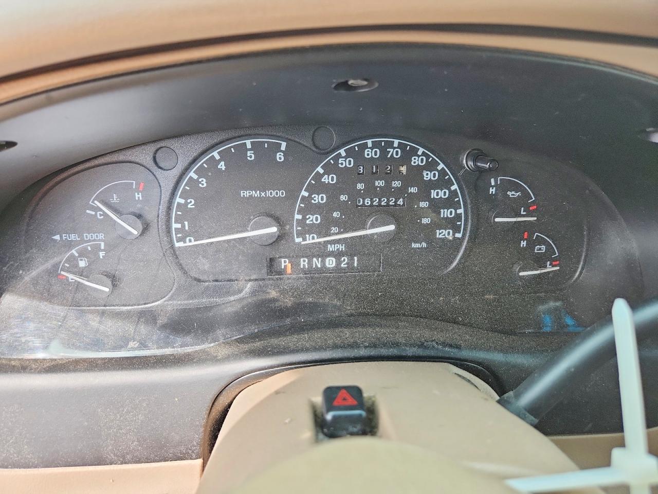 FORD EXPLORER 2000 — 10